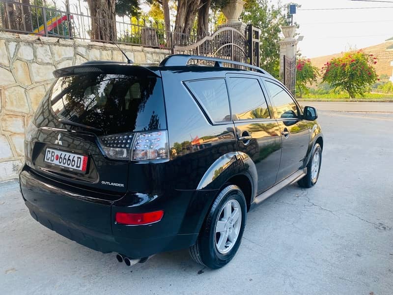 Mitsubishi Outlander 2009 V6 Super clean!!! 4