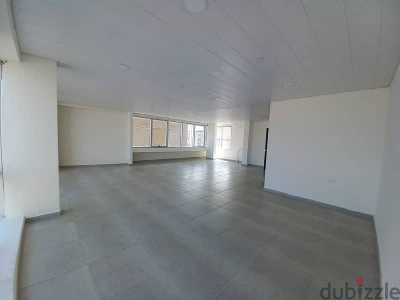 Office in commercial center on the highway of Zalka for rent 5