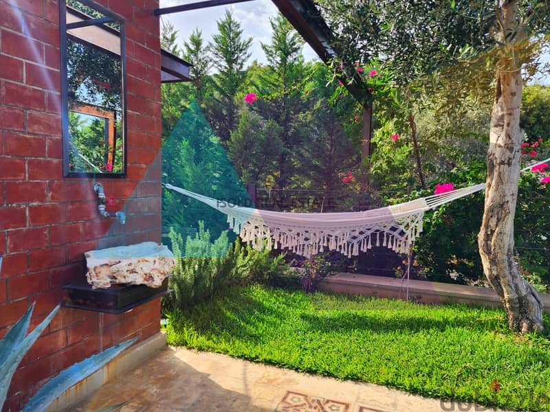 A 220 m2 villa with a pool and garden for sale in Batroun 9