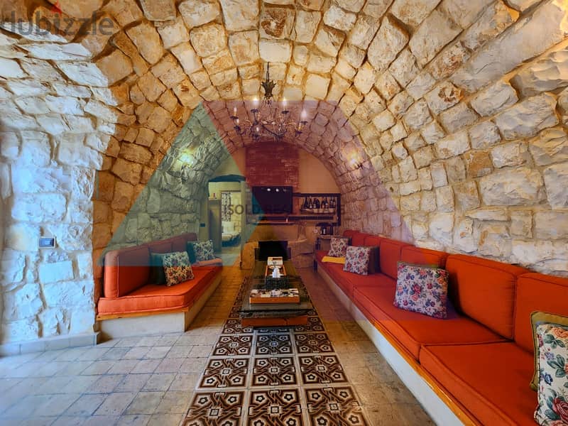 A 220 m2 villa with a pool and garden for sale in Batroun 10