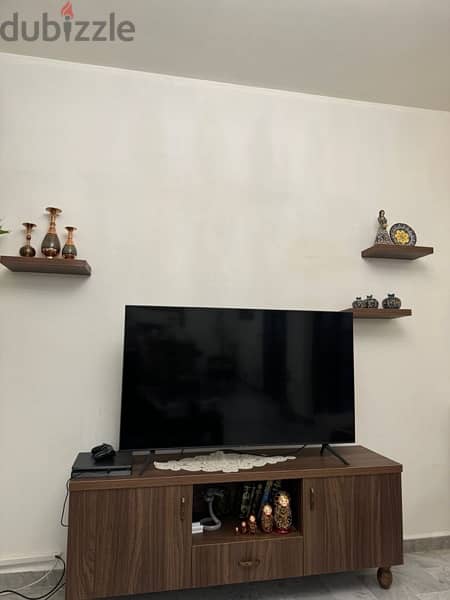 tv unit like new used less than 1 year 0