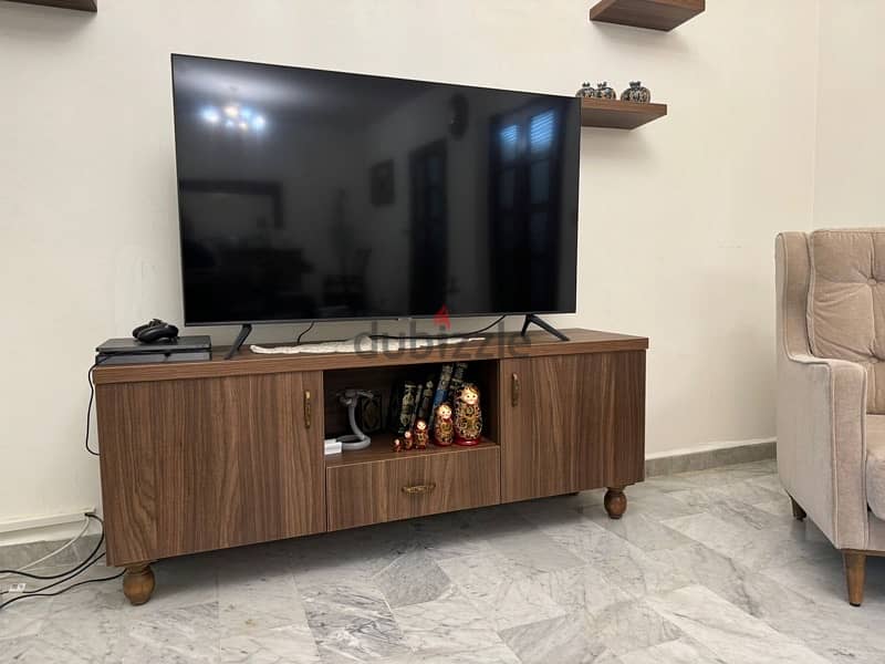 tv unit like new used less than 1 year 1