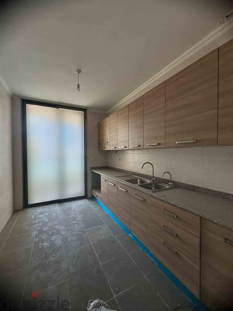 AIN EL MRAISSEH PRIME (200SQ) 3 BEDROOMS , (JNR-308) 5