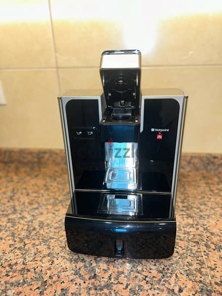 Coffee machine Hotpoint for illy with 4 reusable capsules 2