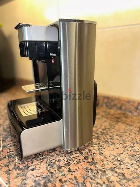 Coffee machine Hotpoint for illy with 4 reusable capsules 4