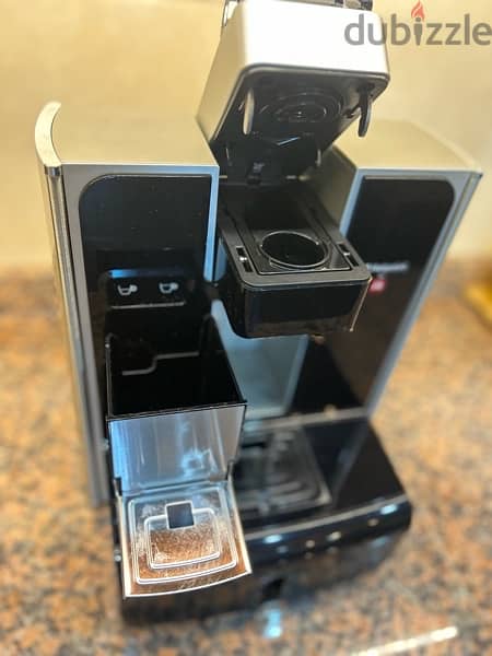 Coffee machine Hotpoint for illy with 4 reusable capsules 6