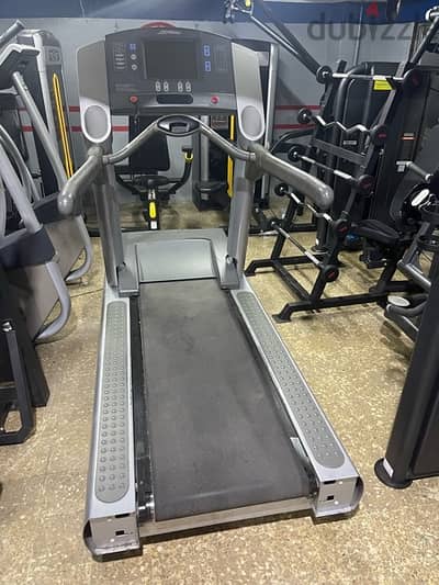 treadmill life fitness like new