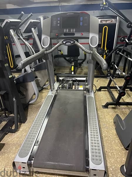 treadmill life fitness like new 5