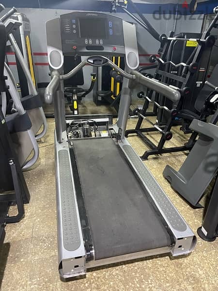 treadmill life fitness like new 6