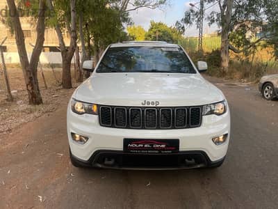 Jeep Grand Cherokee 75 anniversary model 2016 super clean !!!