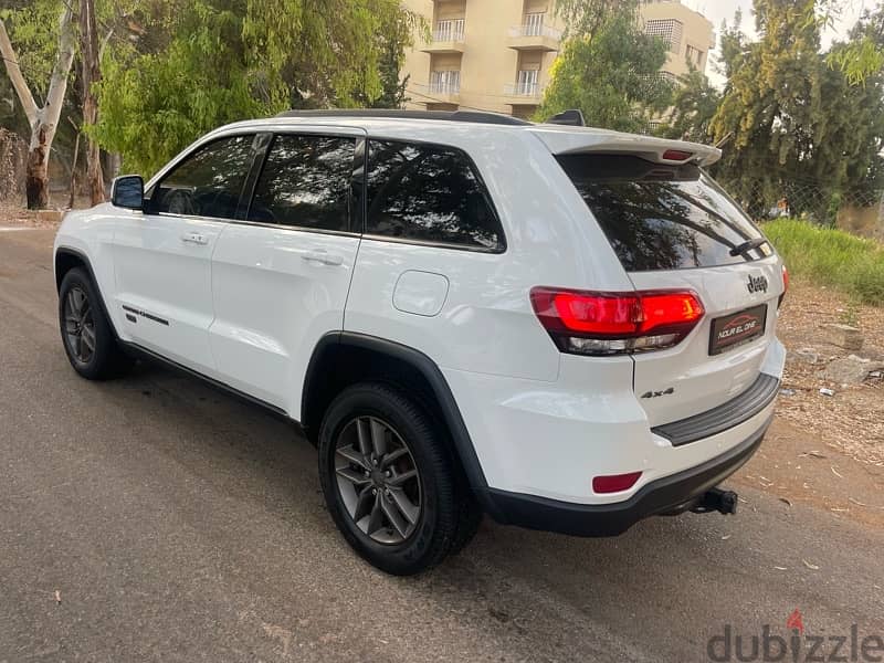 Jeep Grand Cherokee 75 anniversary model 2016 super clean !!! 3