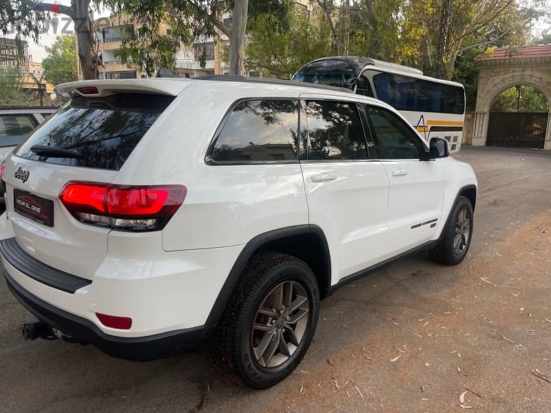 Jeep Grand Cherokee 75 anniversary model 2016 super clean !!! 4