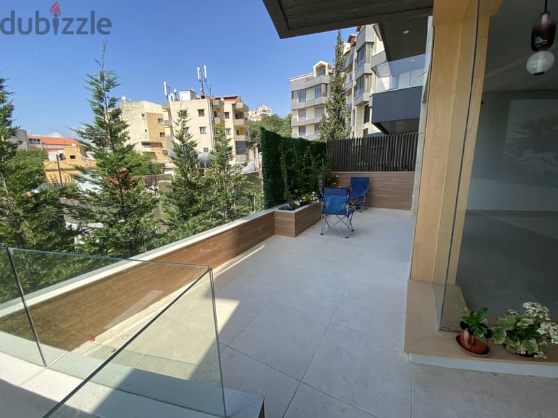 Apartment 190m² with garden 100m² for sale in Ain Aar 1