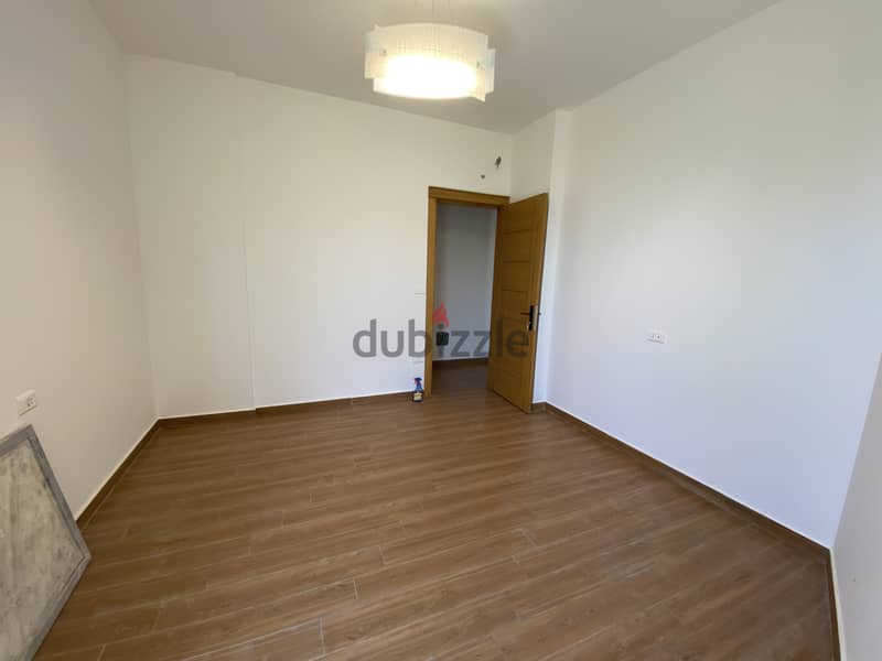 Apartment 190m² with garden 100m² for sale in Ain Aar 8