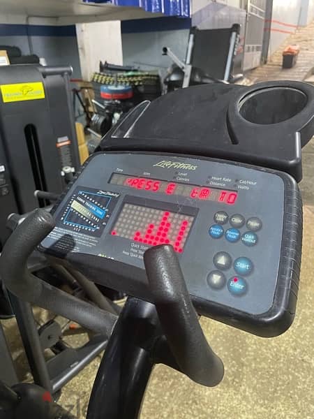 elliptical life fitness used heavy duty 4