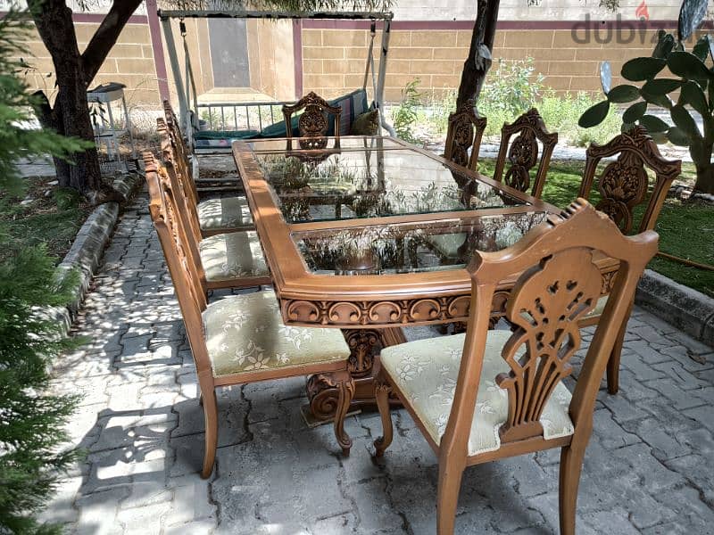 Dining Table (10 chairs) + Vitrina 3