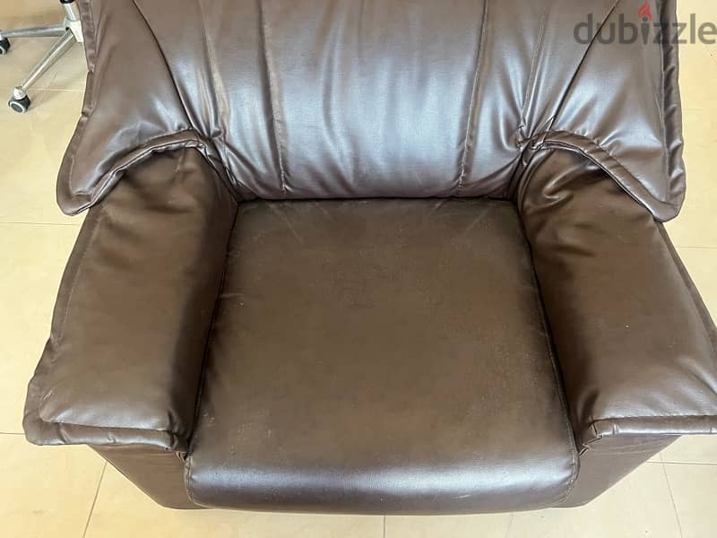 Leather Sofa and 2 chairs 0