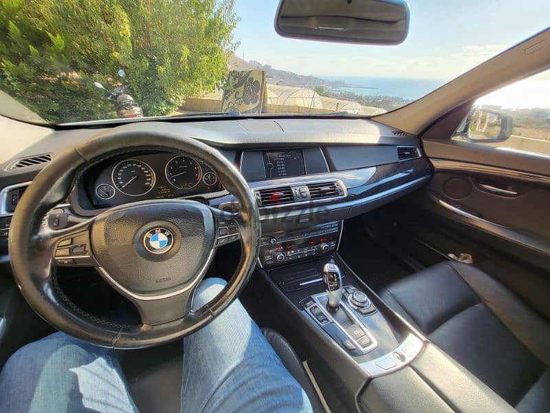 BMW 5-Series 2011 10