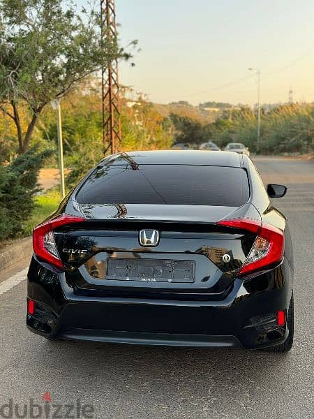 Honda Civic 2019 4