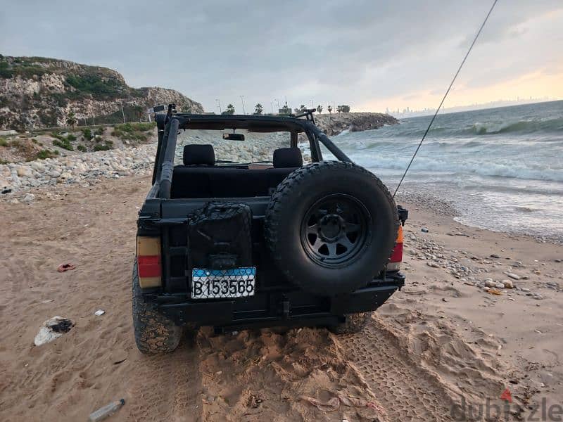 Nissan Patrol 1983 5.7L V8 6