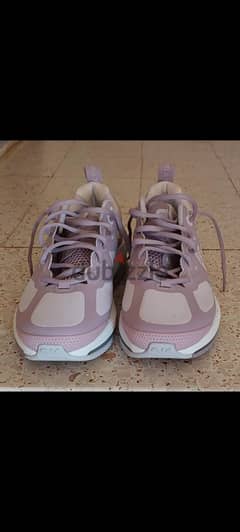 New pair of Nike Airmax women Genome. now: 120$, retail price: 275$