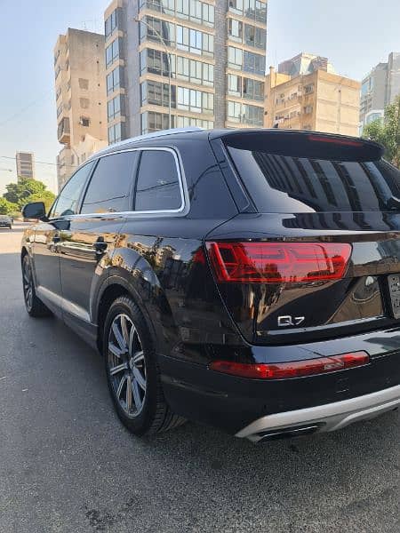 Audi Q7 Prestige Model 2017 BlackIn Black 7 Seats 4