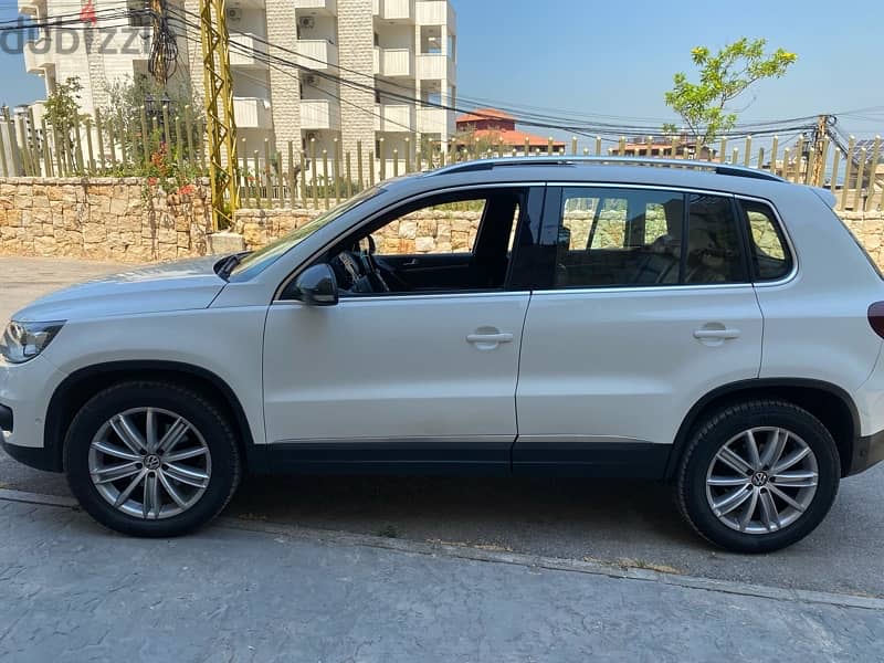 Volkswagen Tiguan Limited 2012 1