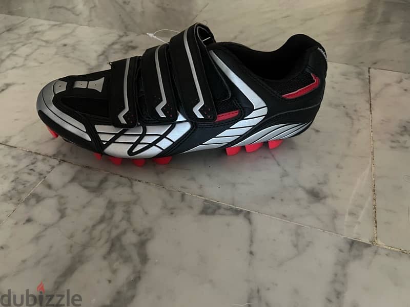 CYCLING SHOES SIZE EU:42    25$ 1