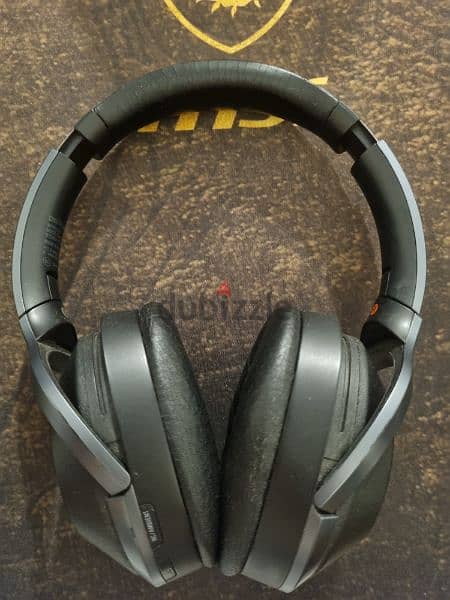 Sony WH-1000XM2 Noice Canceling Headphones 1