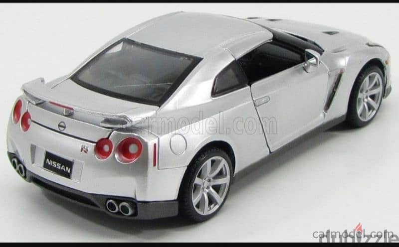 Nissan Skyline GT-R (2009) diecast car model 1:24 2