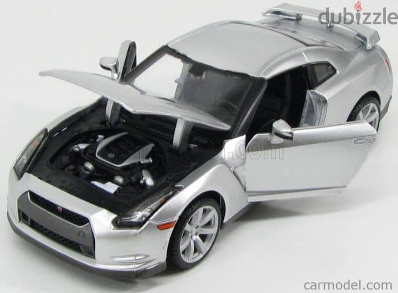 Nissan Skyline GT-R (2009) diecast car model 1:24 3