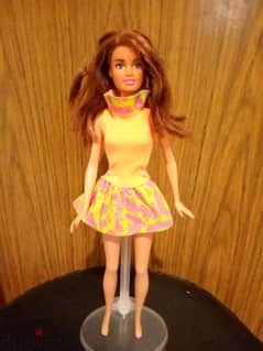 Barbie Brunette Mattel 2000 dressed doll has bending legs=17$