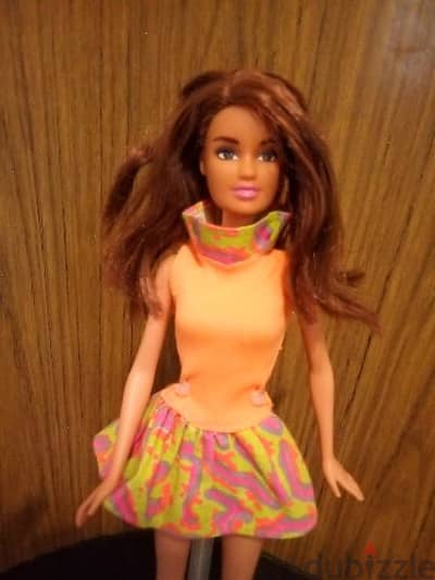 Barbie Brunette Mattel 2000 dressed doll has bending legs=24$