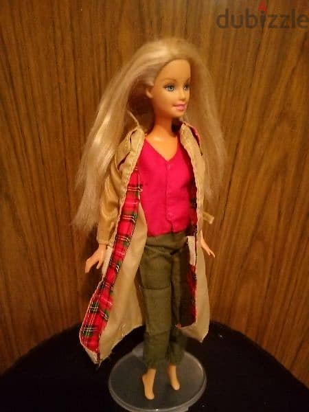 Barbie as new Mattel great wearing doll 2000, bend legs=25$ 2