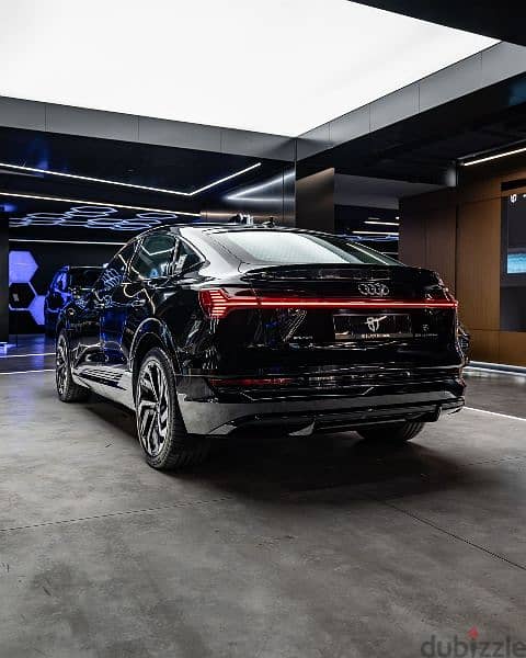 Audi e-tron 2022 4