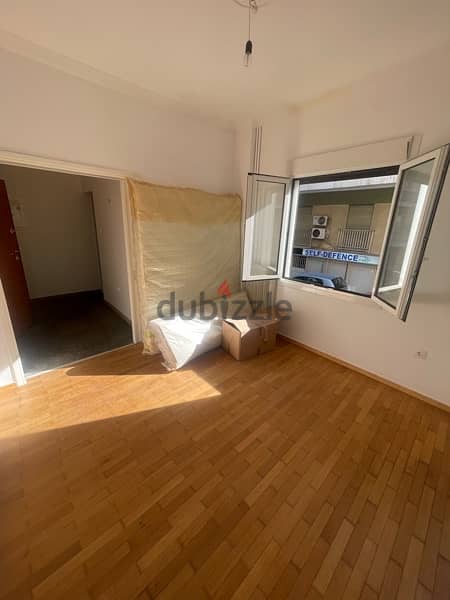 33 Studio Apartment for sale in Neos Kosmos Athens - Fully Renovated 8