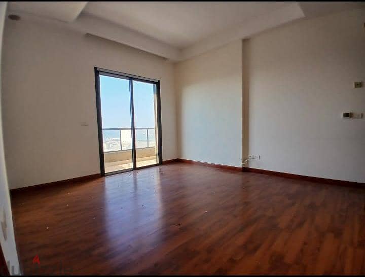 Spacious Apartment with Sea View for Sale in Gemmayzeh 3