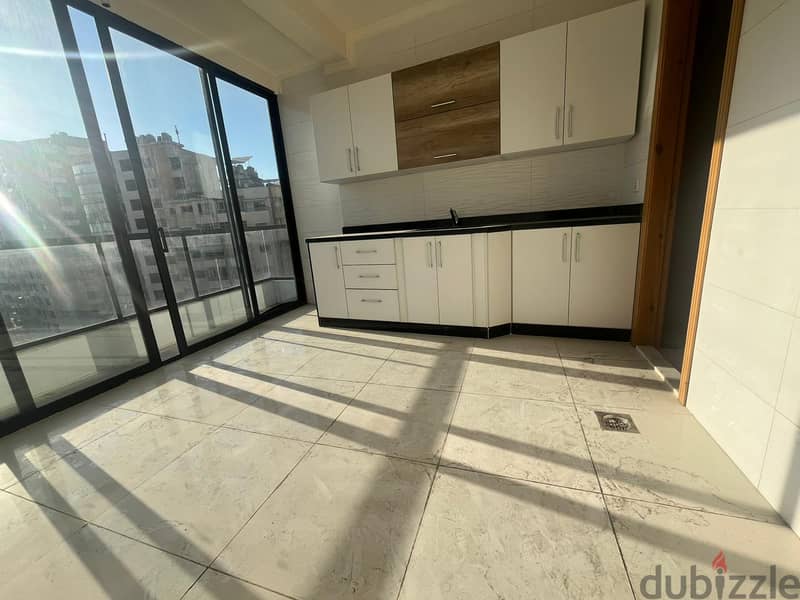 Duplex for sale in Ras El Nabeh دوبلكس راقي للبيع بموقع مميز 2