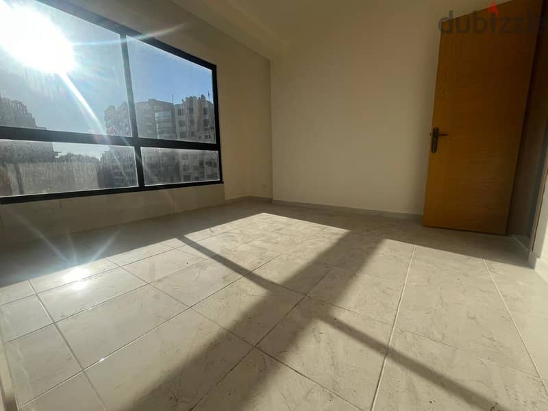 Duplex for sale in Ras El Nabeh دوبلكس راقي للبيع بموقع مميز 4