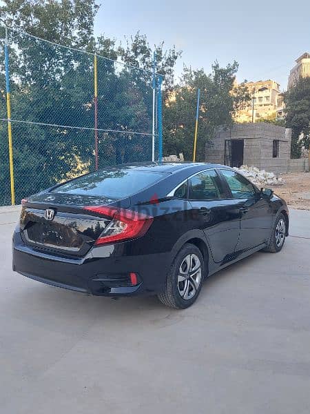 Honda Civic 2018 4