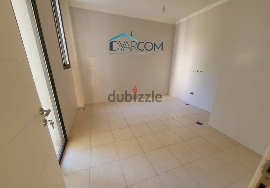 DY1904 - Louaizeh Spacious Apartment for Sale! 6