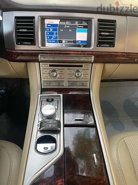 Jaguar XF MODEL 2009 V8 from company Lebanon 67000 km only 14