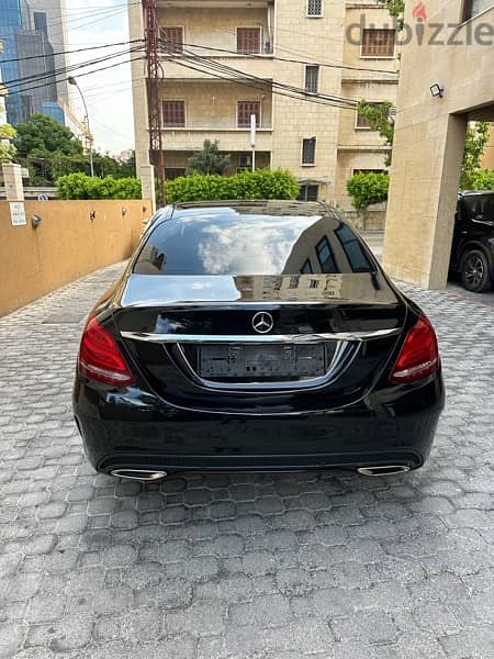 Mercedes C 300 AMG-line 4matic 2018 black on red (clean carfax) 5