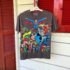 DC COMICS Super Heroes T-Shirt. (XL)