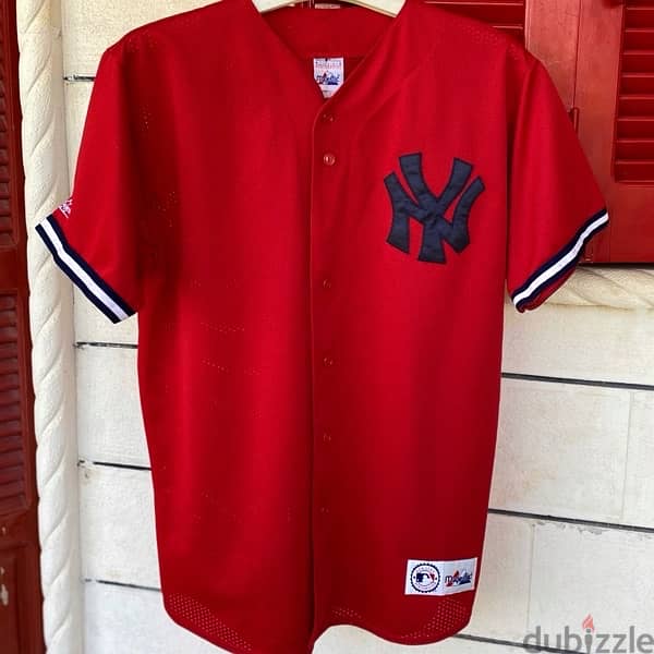 MAJESTIC x NEW YORK Red Baseball Jersey. (L) 1