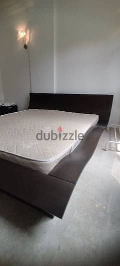 bed king size very good condition with mattress