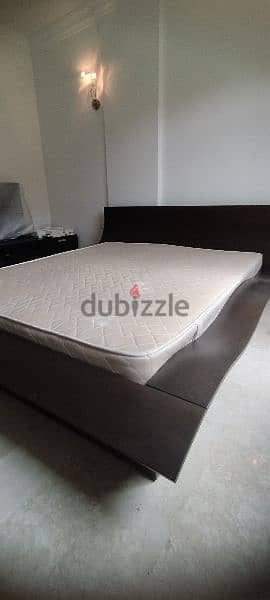 bed king size very good condition with mattress 1