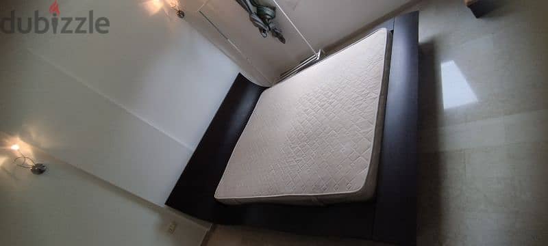 bed king size very good condition with mattress 3