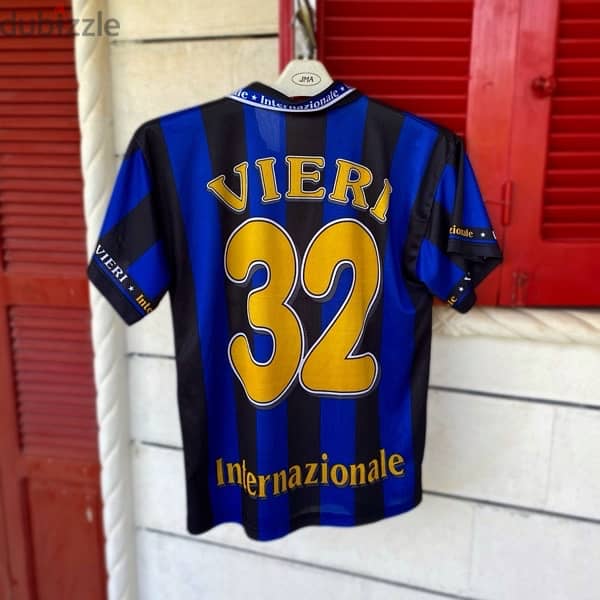 INTER MILAN Vintage Vieri #32 Jersey. (S/M) 1