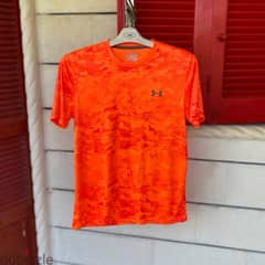 UNDER ARMOUR Orange Sports T-Shirt. (M)